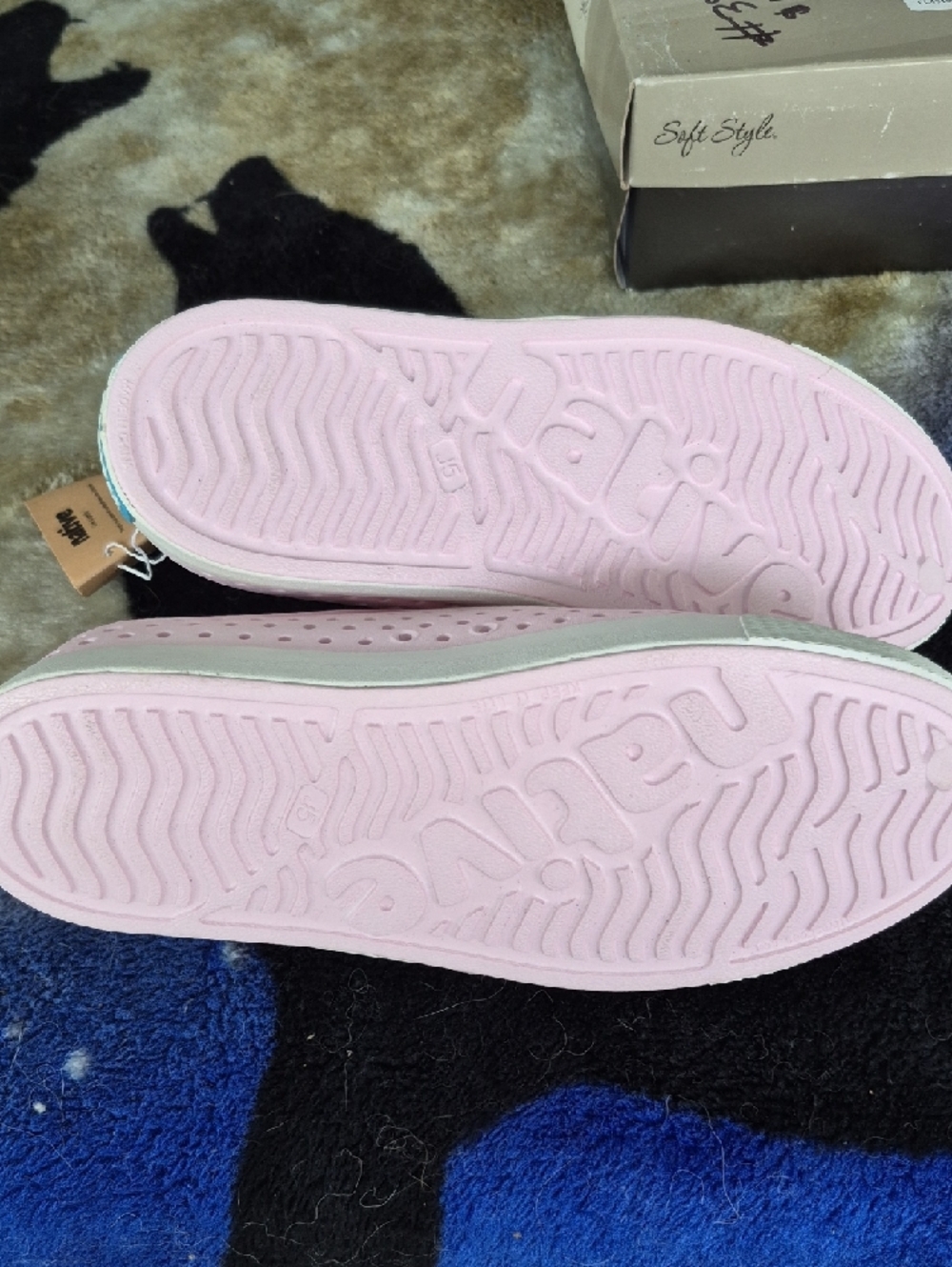 Native Kids Slip-On Water Shoes in Light Pink with White Toe - Picture 7 of 7